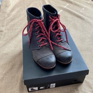 Sorel PDX wedge women’s size 11 in Grey